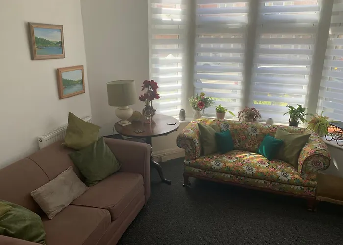 Ground Floor 2 Bedroom Garden Apartment