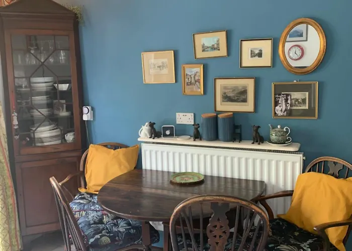 Ground Floor 2 Bedroom Garden Apartment