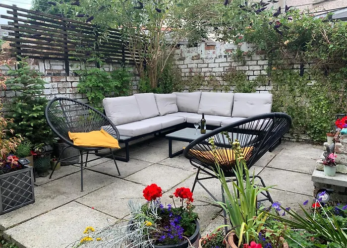 Ground Floor 2 Bedroom Garden Apartment