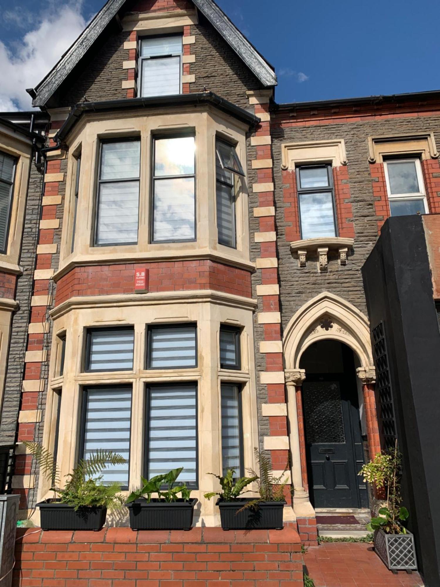 Ground Floor 2 Bedroom Garden Apartment *