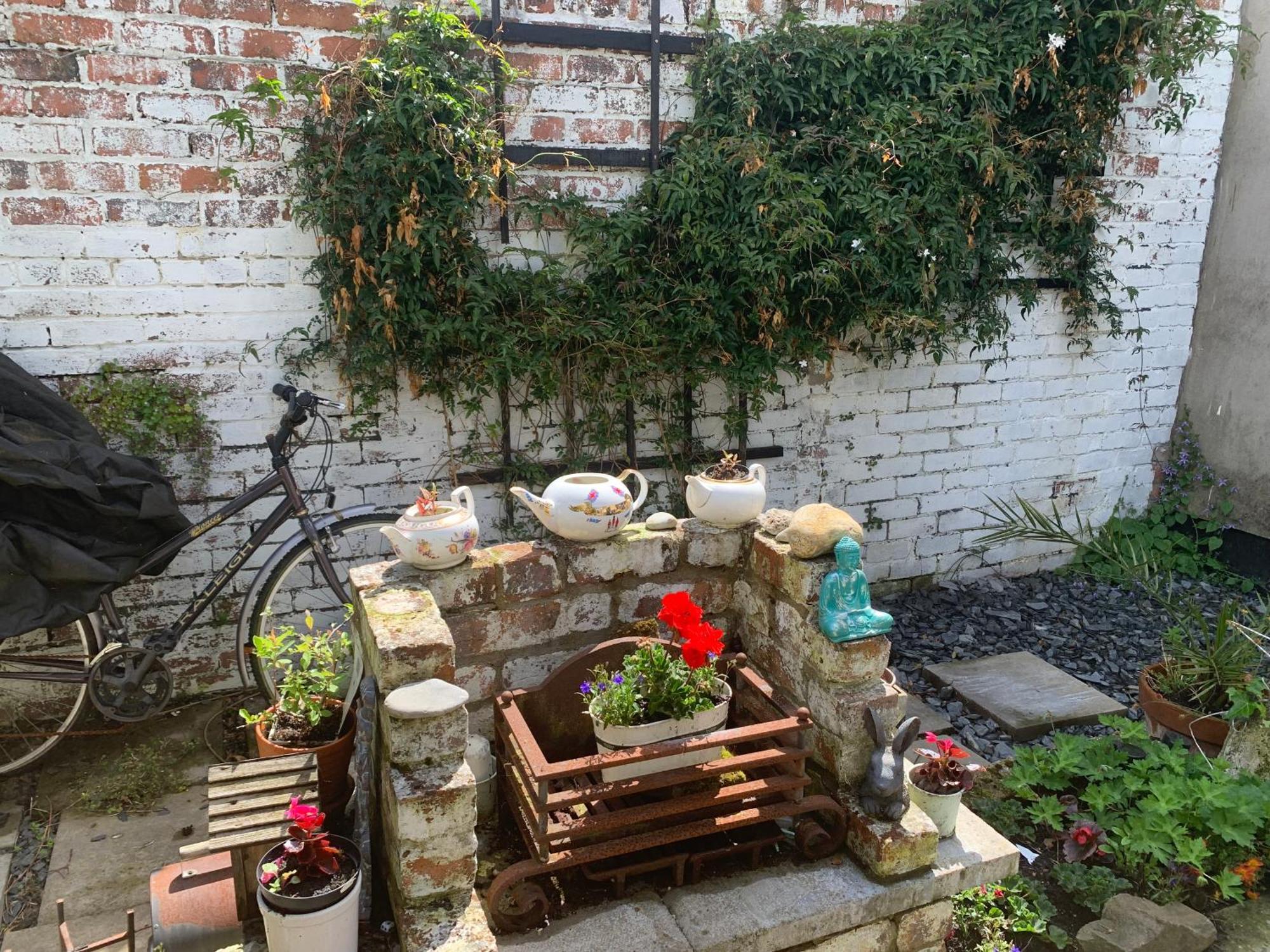 Ground Floor 2 Bedroom Garden Apartment